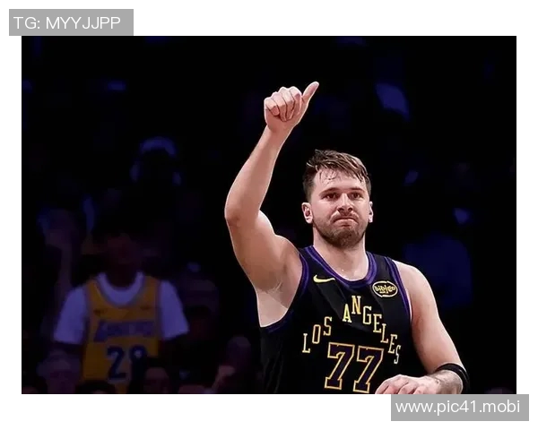 阿里纳斯痛批湖人管理层无能，交易草率拖累詹姆斯与东契奇夺冠梦想